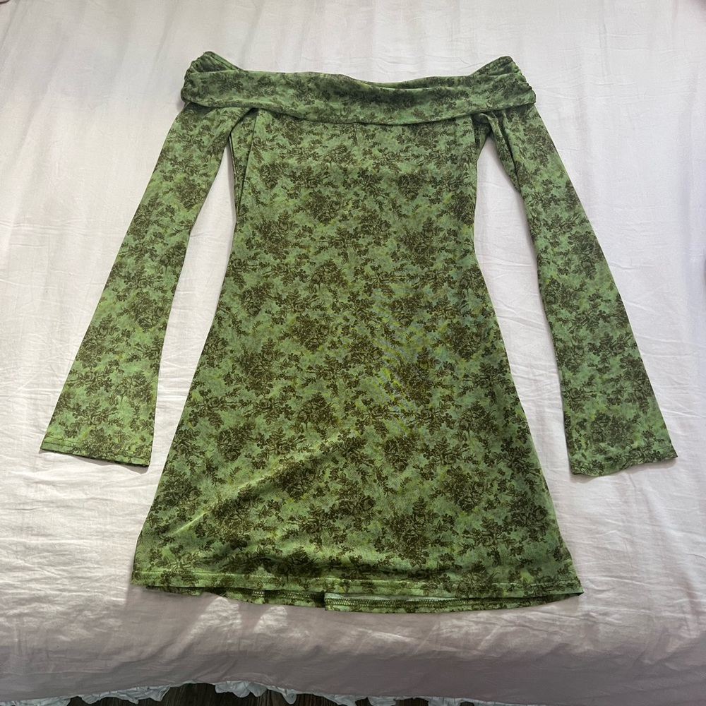 Urban Outfitters Green Off-Shoulder Bodycon Dress